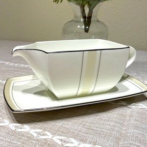 Mikasa Matrix Bone China Gravy Boat and Tray